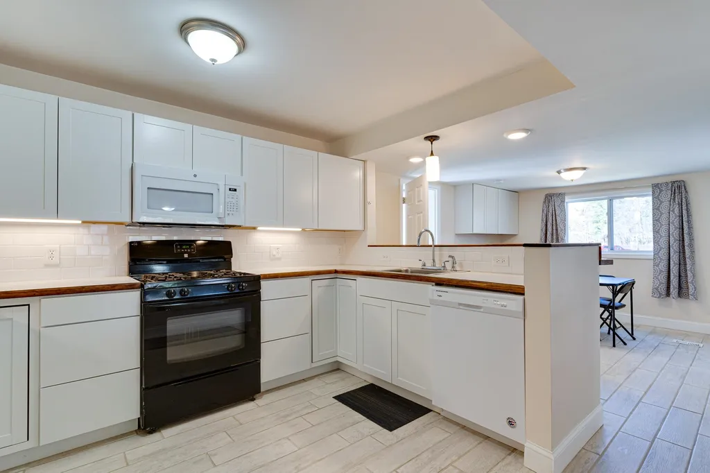 1 Bunker Lane Madbury NH 03823