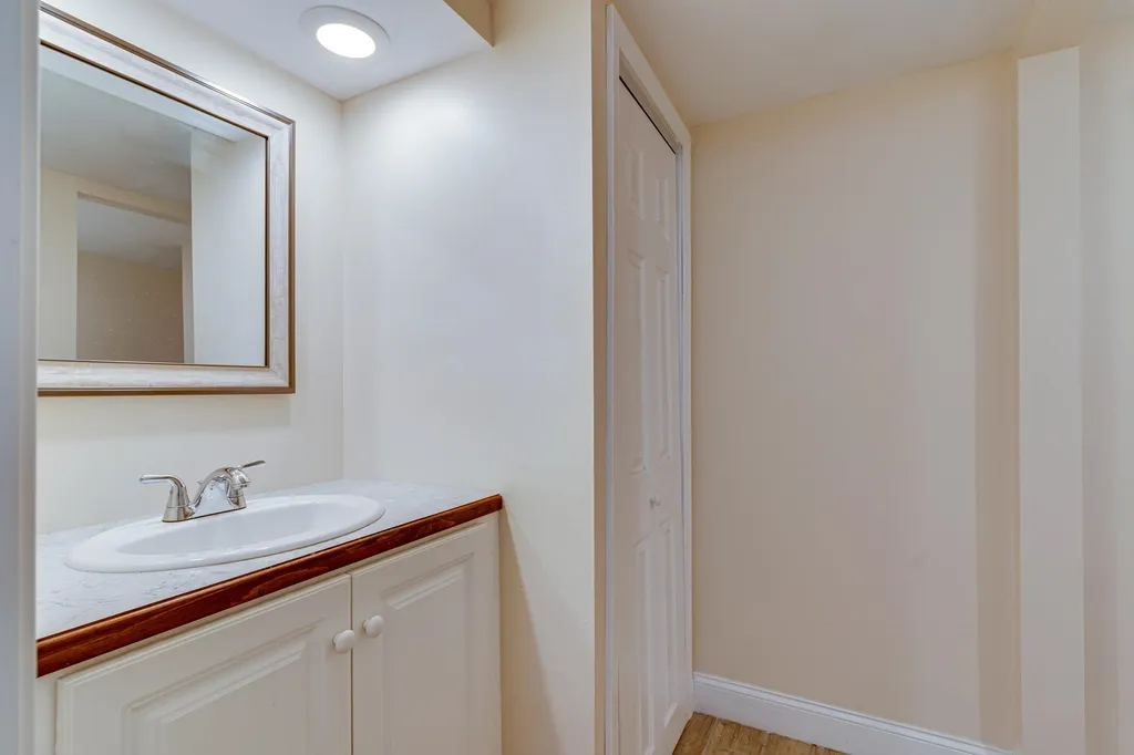 1 Bunker Lane Madbury NH 03823