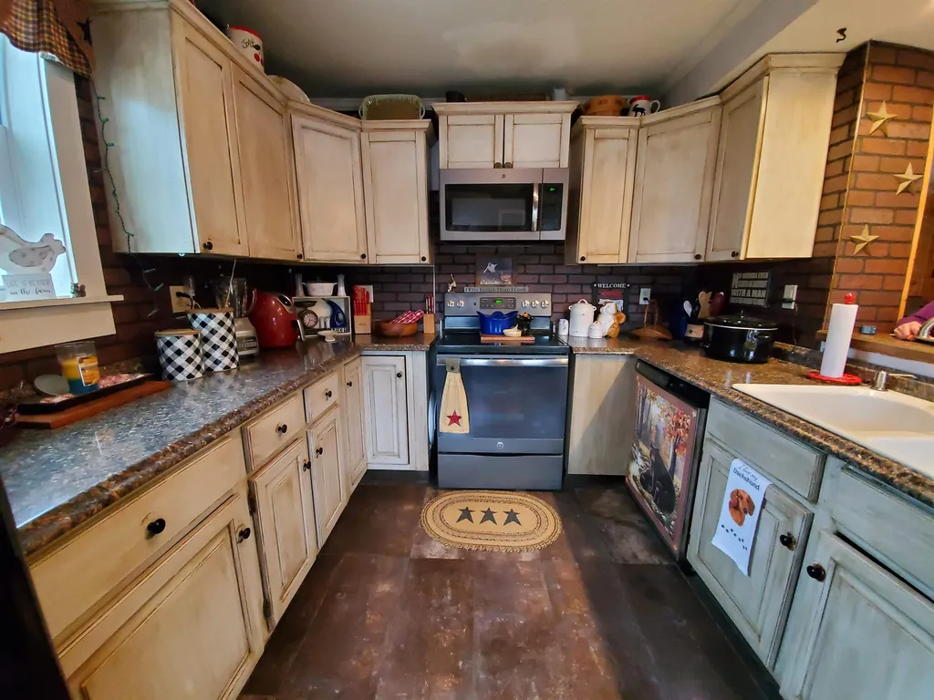 95 Windsor Road Claremont NH 03743