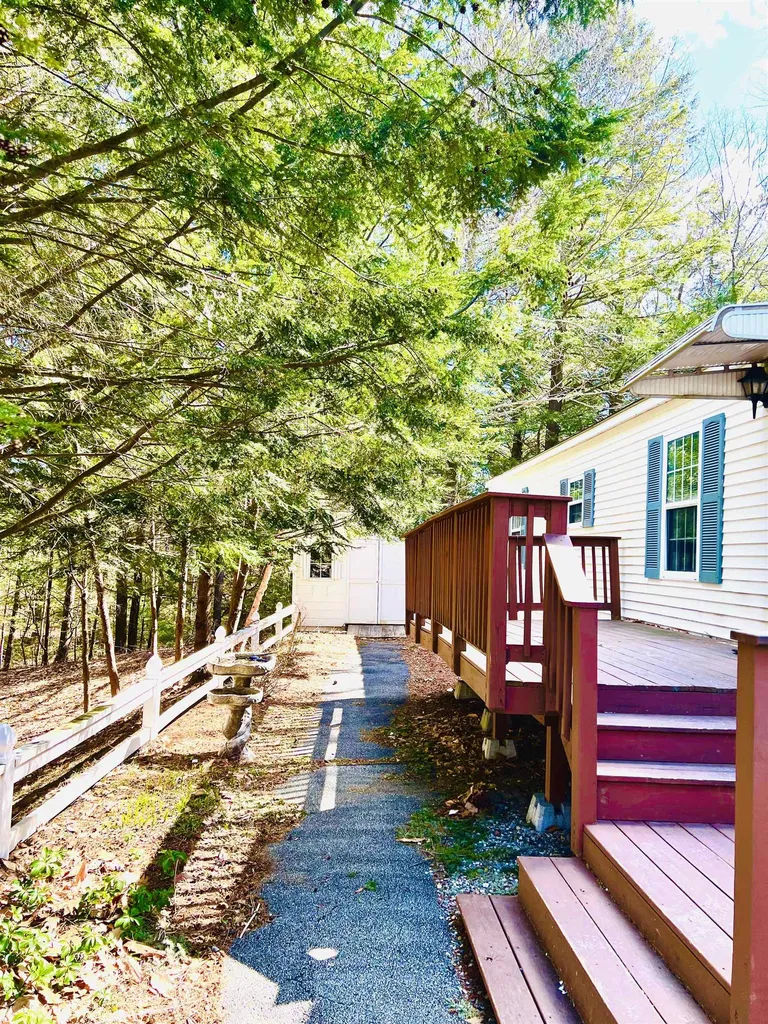 23 Englewood Drive Raymond NH 03077
