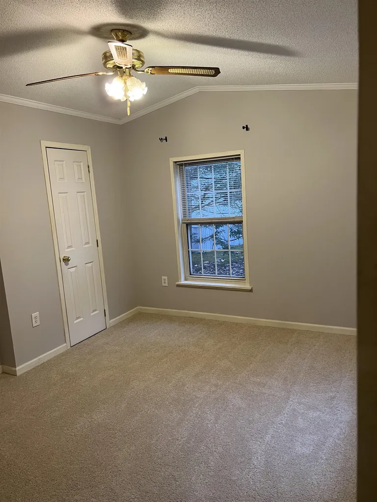 23 Englewood Drive Raymond NH 03077
