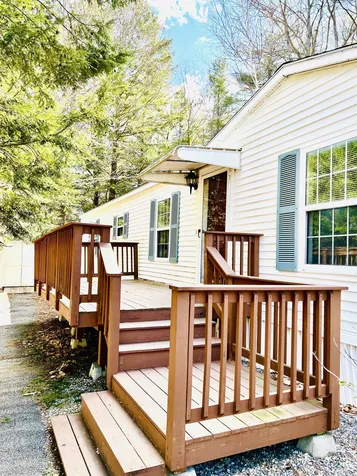 23 Englewood Drive Raymond NH 03077