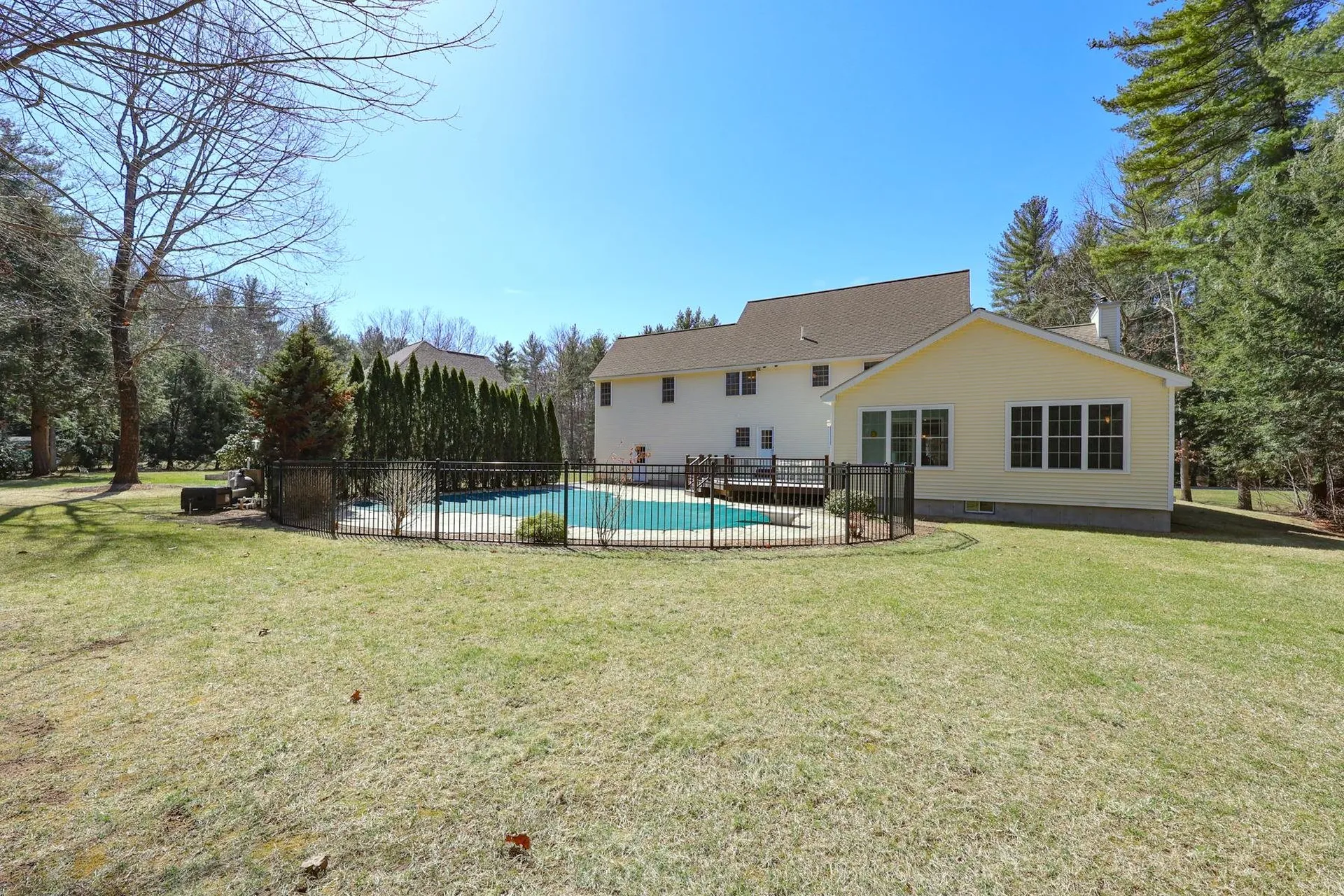 23 Edgewood Run Amherst NH 03031