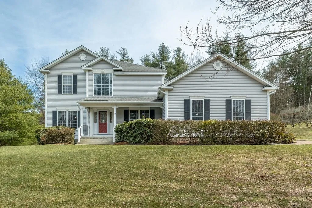 14 Hunter Mill Way Londonderry NH 03053