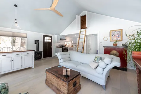 5 Cove Way New Hampton NH 03256