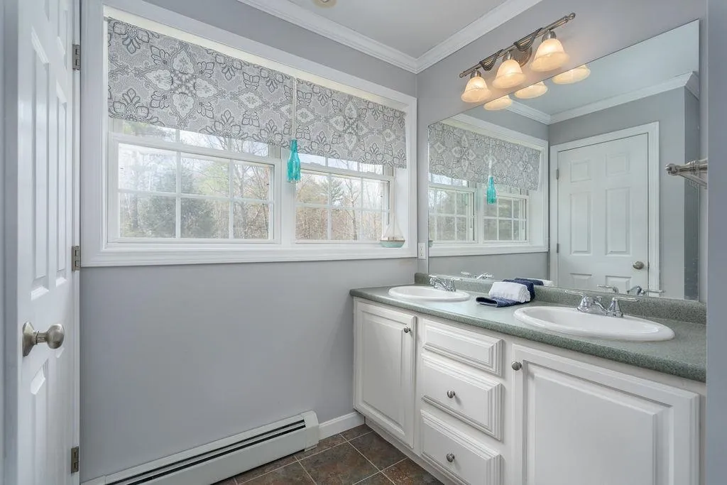 211 Oak Hill Road Barrington NH 03825