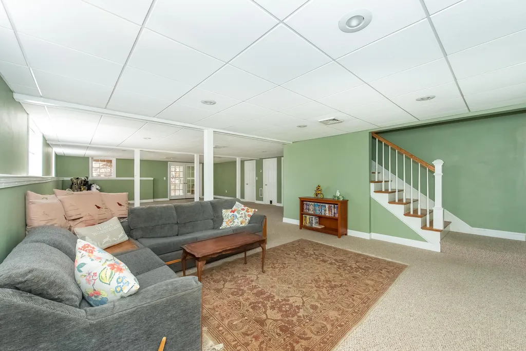 14 Saint Andrews Circle Dover NH 03820
