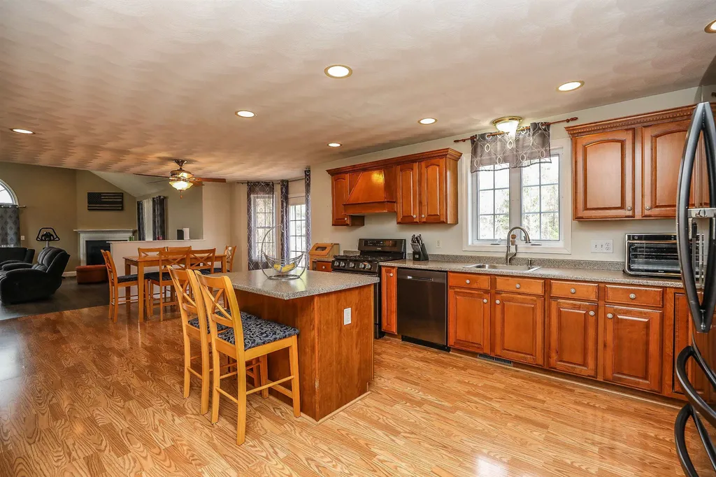 13 Hancock Lane Pelham NH 03076