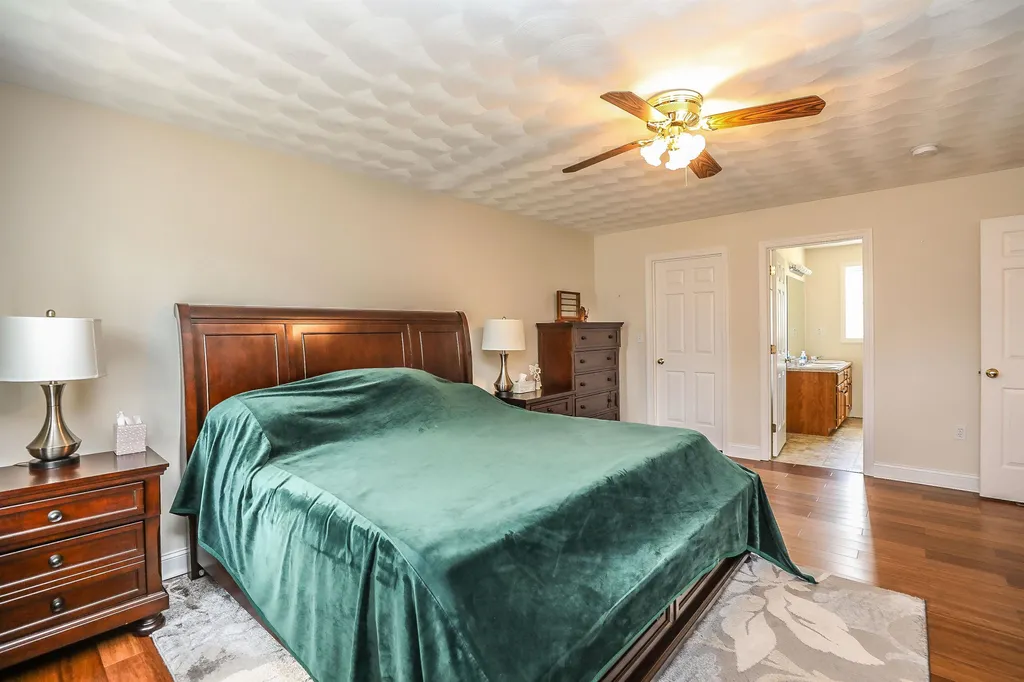 13 Hancock Lane Pelham NH 03076