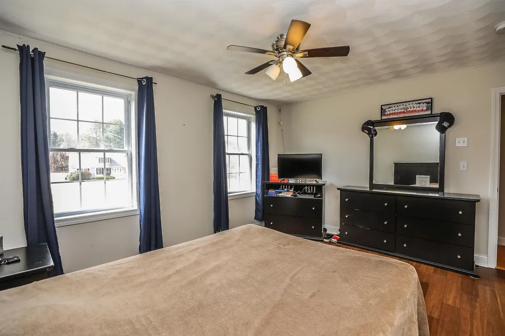 13 Hancock Lane Pelham NH 03076