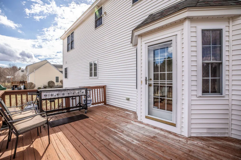 13 Hancock Lane Pelham NH 03076