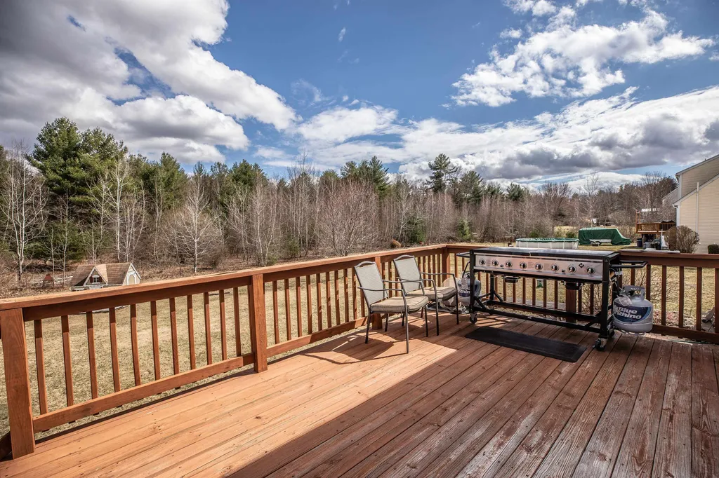 13 Hancock Lane Pelham NH 03076