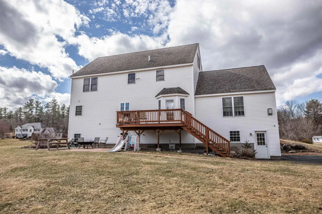 13 Hancock Lane Pelham NH 03076