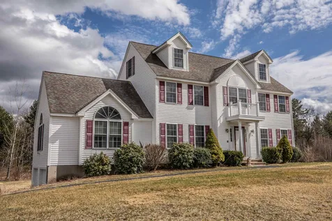 13 Hancock Lane Pelham NH 03076