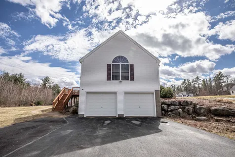 13 Hancock Lane Pelham NH 03076