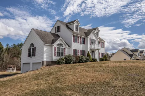 13 Hancock Lane Pelham NH 03076