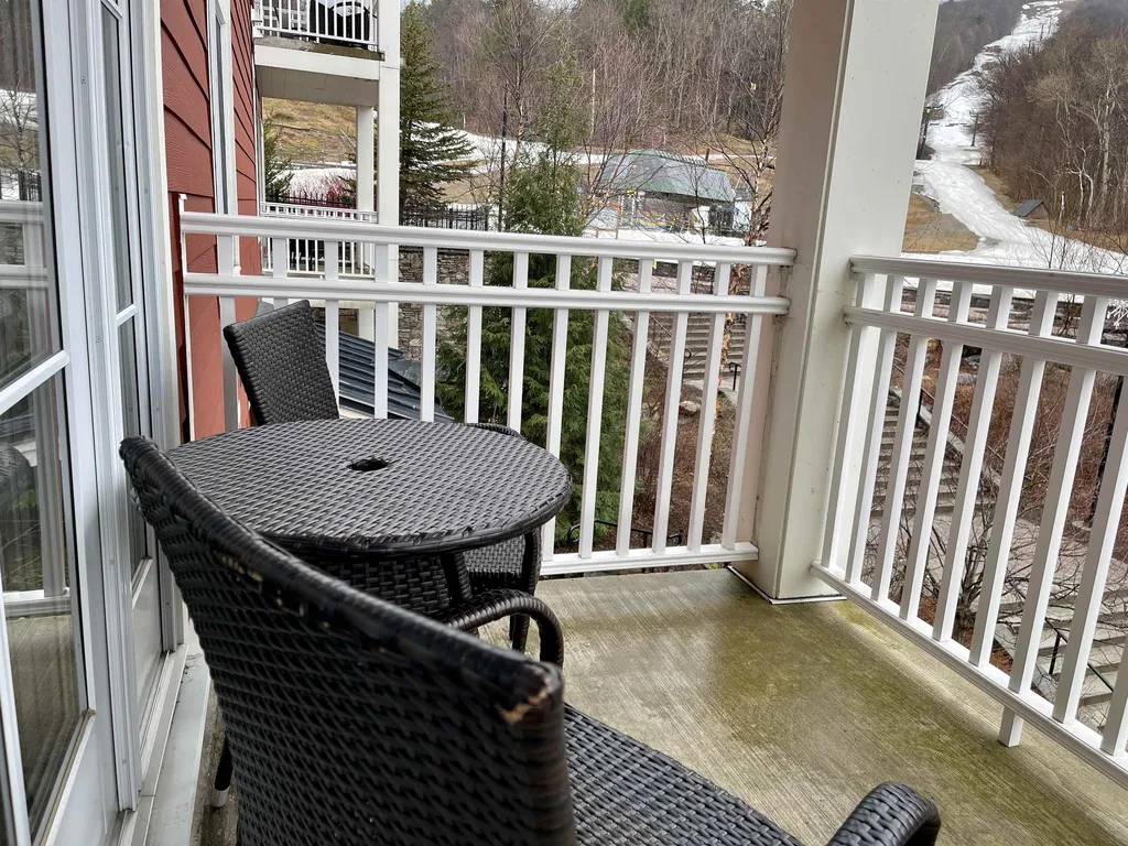 102 Forest 232 / Iv Drive Warren VT 05674
