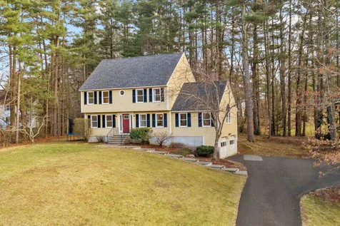 10 Lexington Avenue Londonderry NH 03053