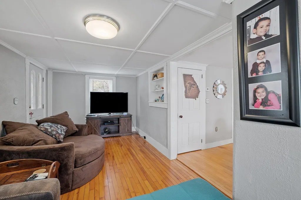 9 Gale Avenue Northfield NH 03276