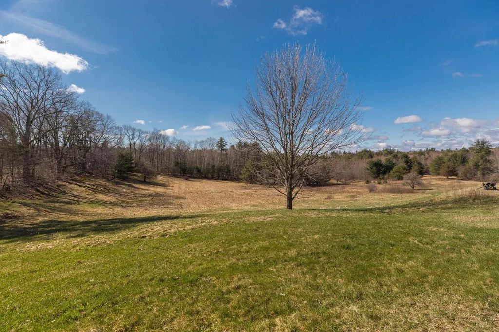 2 Hayes Road Madbury NH 03823
