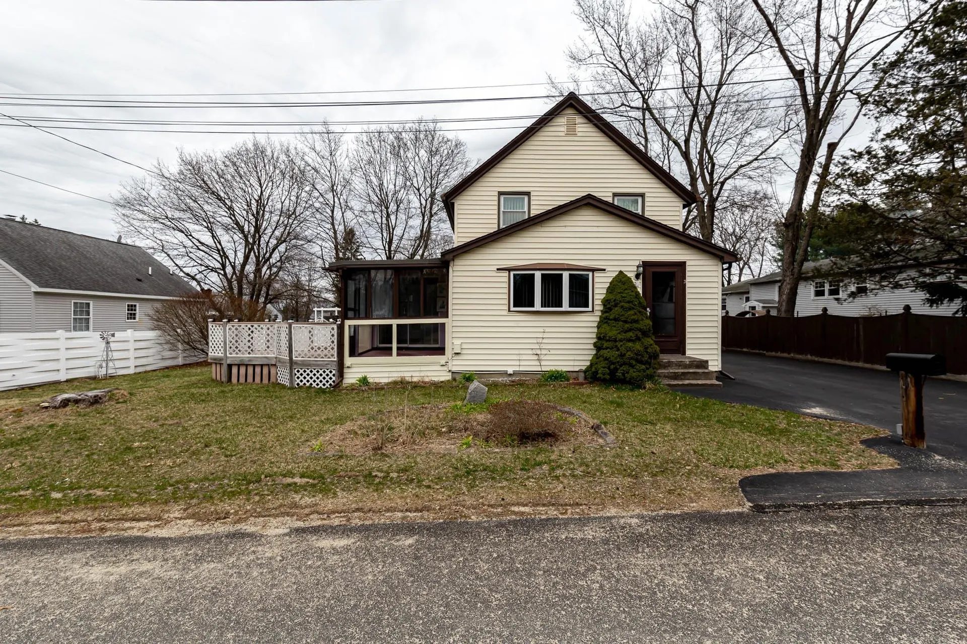 3 Summer Avenue Hudson NH 03051