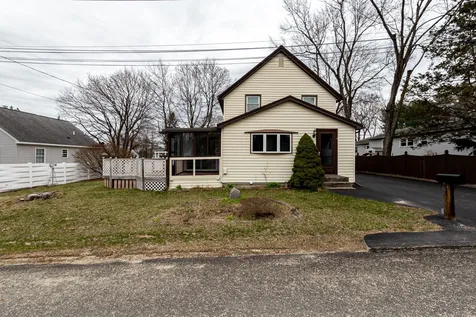 3 Summer Avenue Hudson NH 03051