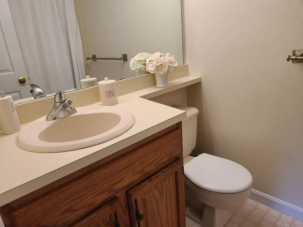 2 Mayfair Lane Nashua NH 03063