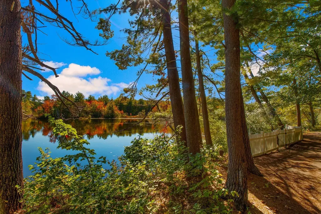 2 Mayfair Lane Nashua NH 03063