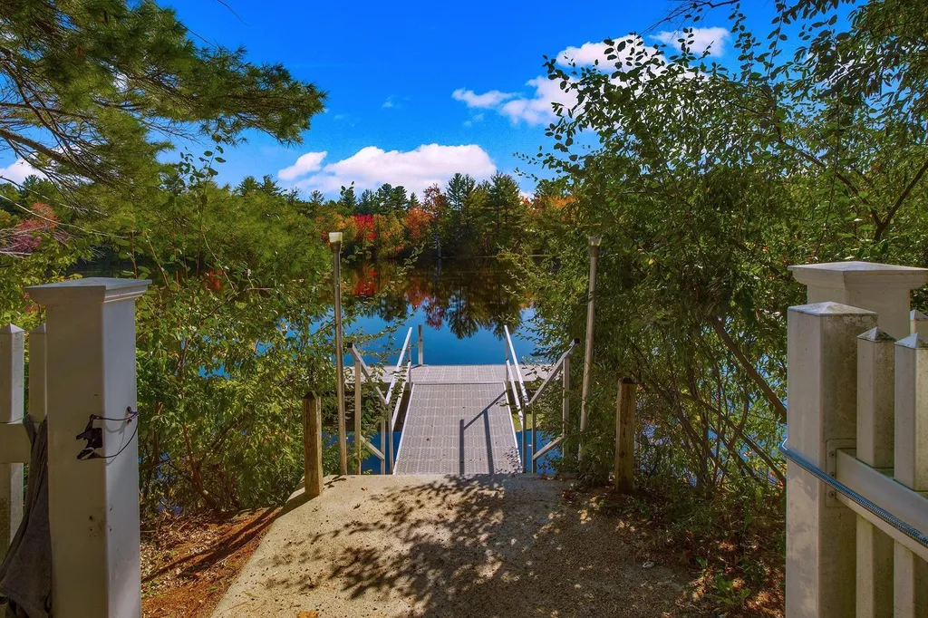 2 Mayfair Lane Nashua NH 03063