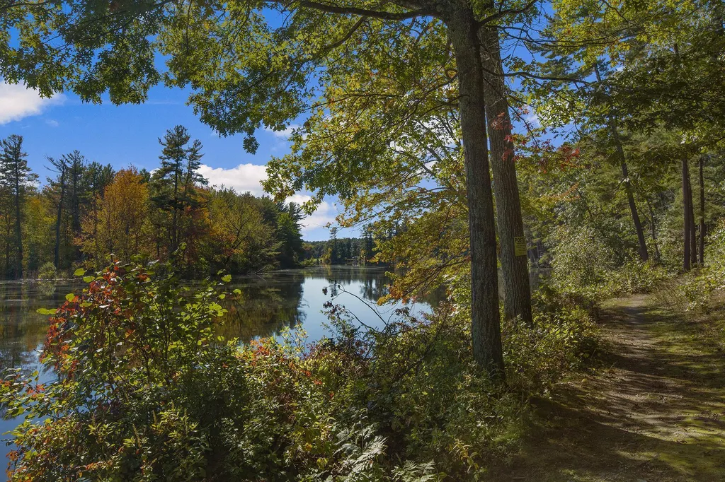 2 Mayfair Lane Nashua NH 03063
