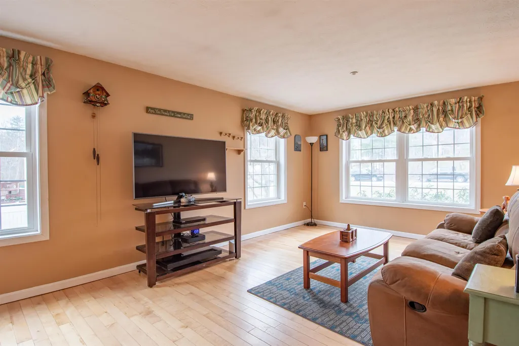 26 Park Lane Hooksett NH 03106