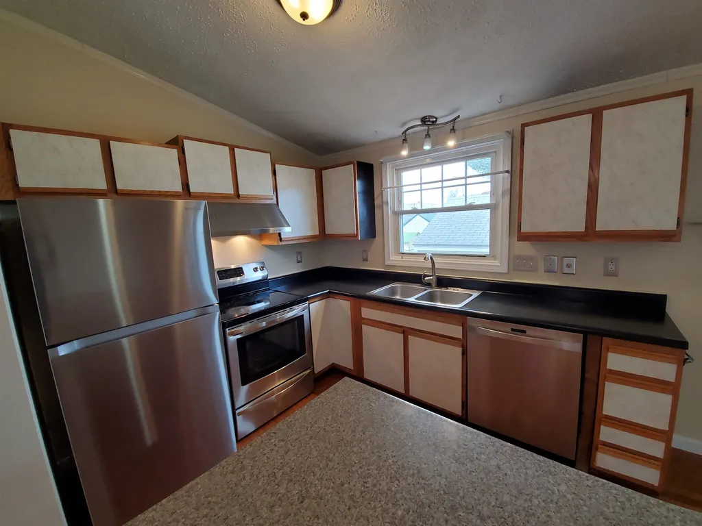 164 Maple Street Manchester NH 03103