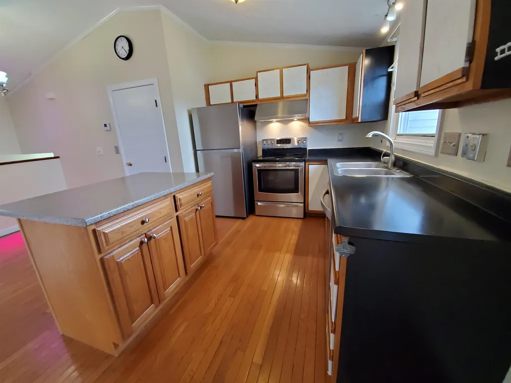 164 Maple Street Manchester NH 03103