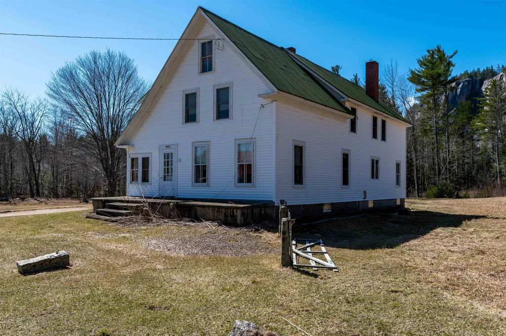 3610 West Side Road Conway NH 03818