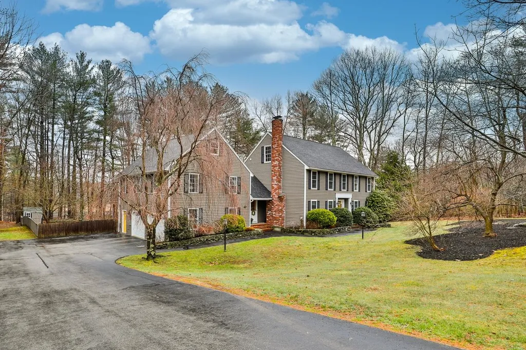 102 Blueberry Road Windham NH 03087