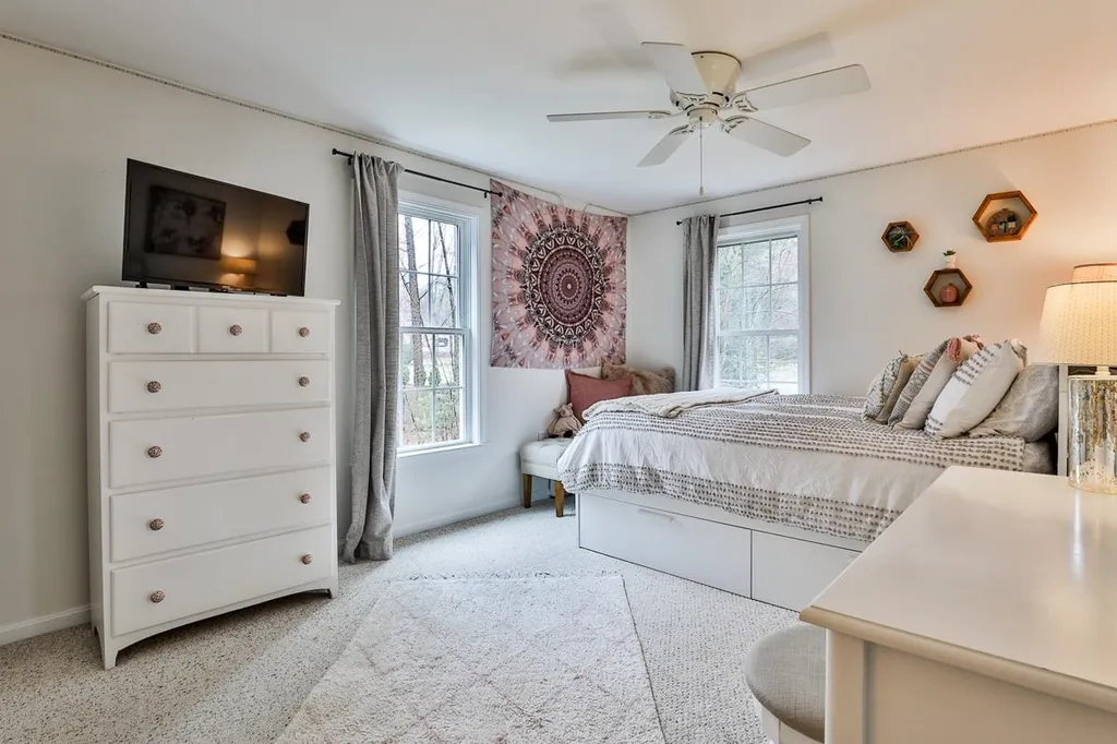 102 Blueberry Road Windham NH 03087