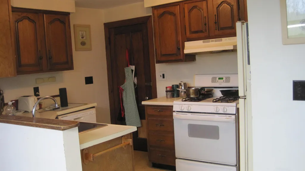 123 Turtle Pond Road Lee NH 03861