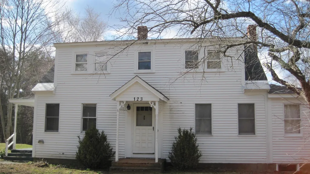 123 Turtle Pond Road Lee NH 03861