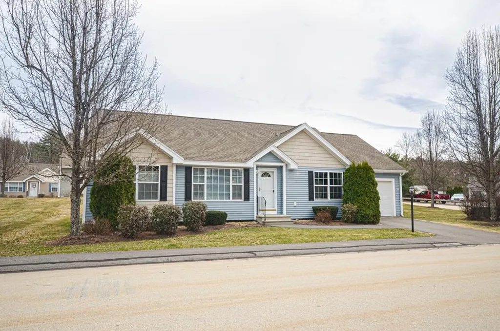 2 Dogwood Drive Hooksett NH 03106