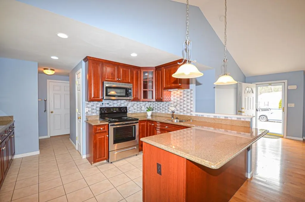 2 Dogwood Drive Hooksett NH 03106