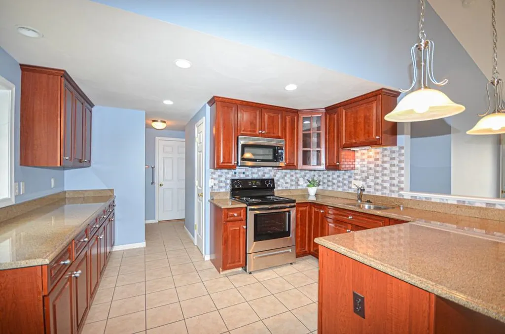 2 Dogwood Drive Hooksett NH 03106