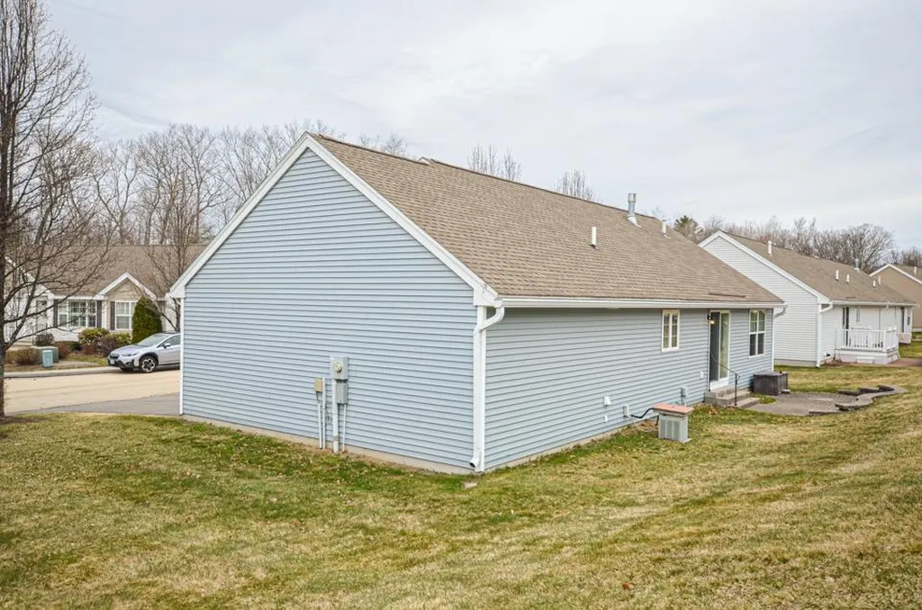 2 Dogwood Drive Hooksett NH 03106