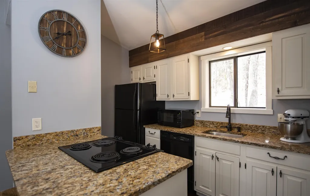 401 Old Quechee Road Hartford VT 05059