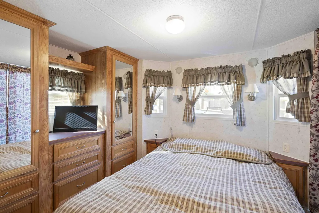 265 High Country Way Holderness NH 03245