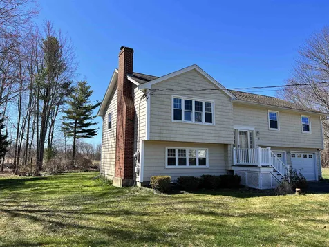 18 Crestview Terrace Stratham NH 03885