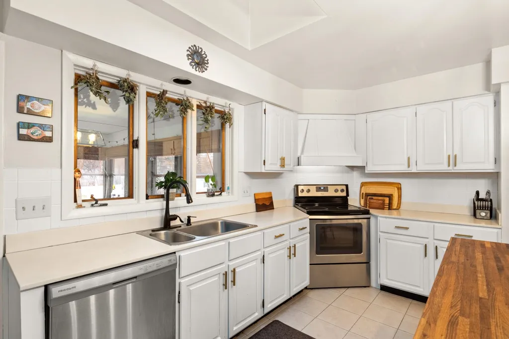 74 Lakeview Drive Shelburne VT 05482