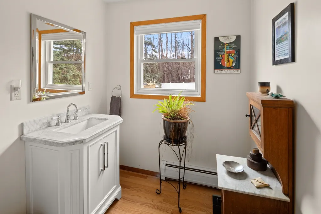 74 Lakeview Drive Shelburne VT 05482