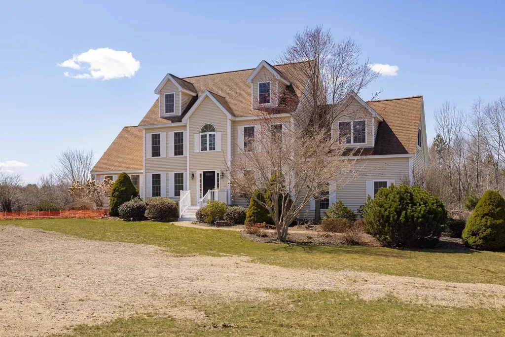 4 Wiggin Way Stratham NH 03885