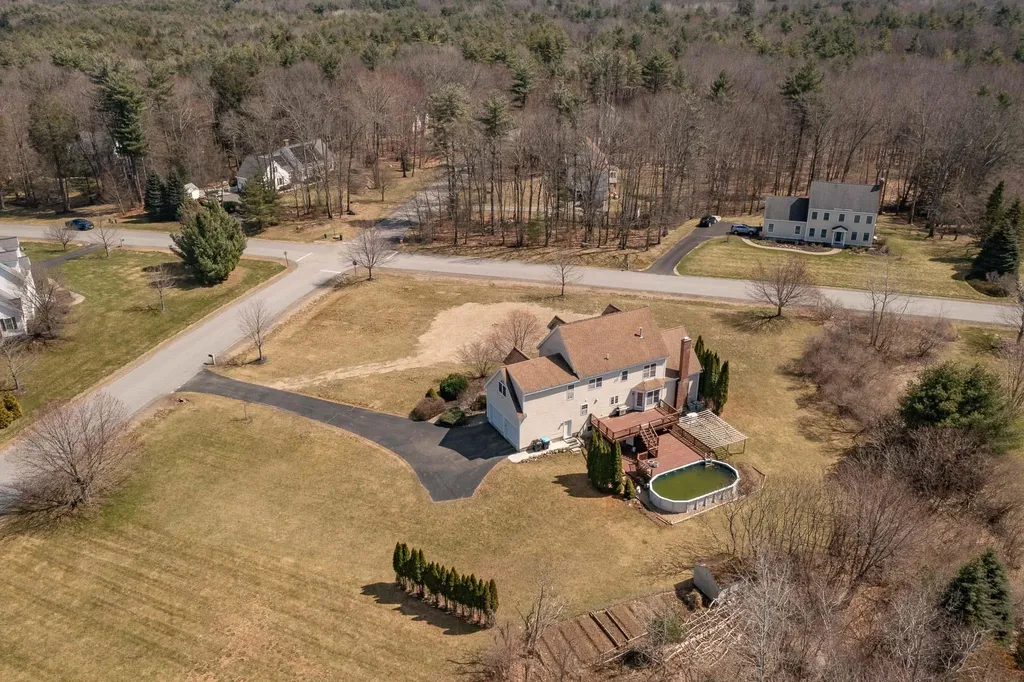 4 Wiggin Way Stratham NH 03885