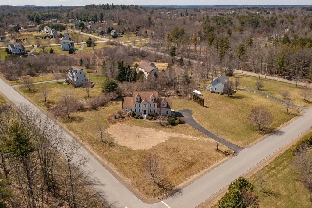 4 Wiggin Way Stratham NH 03885